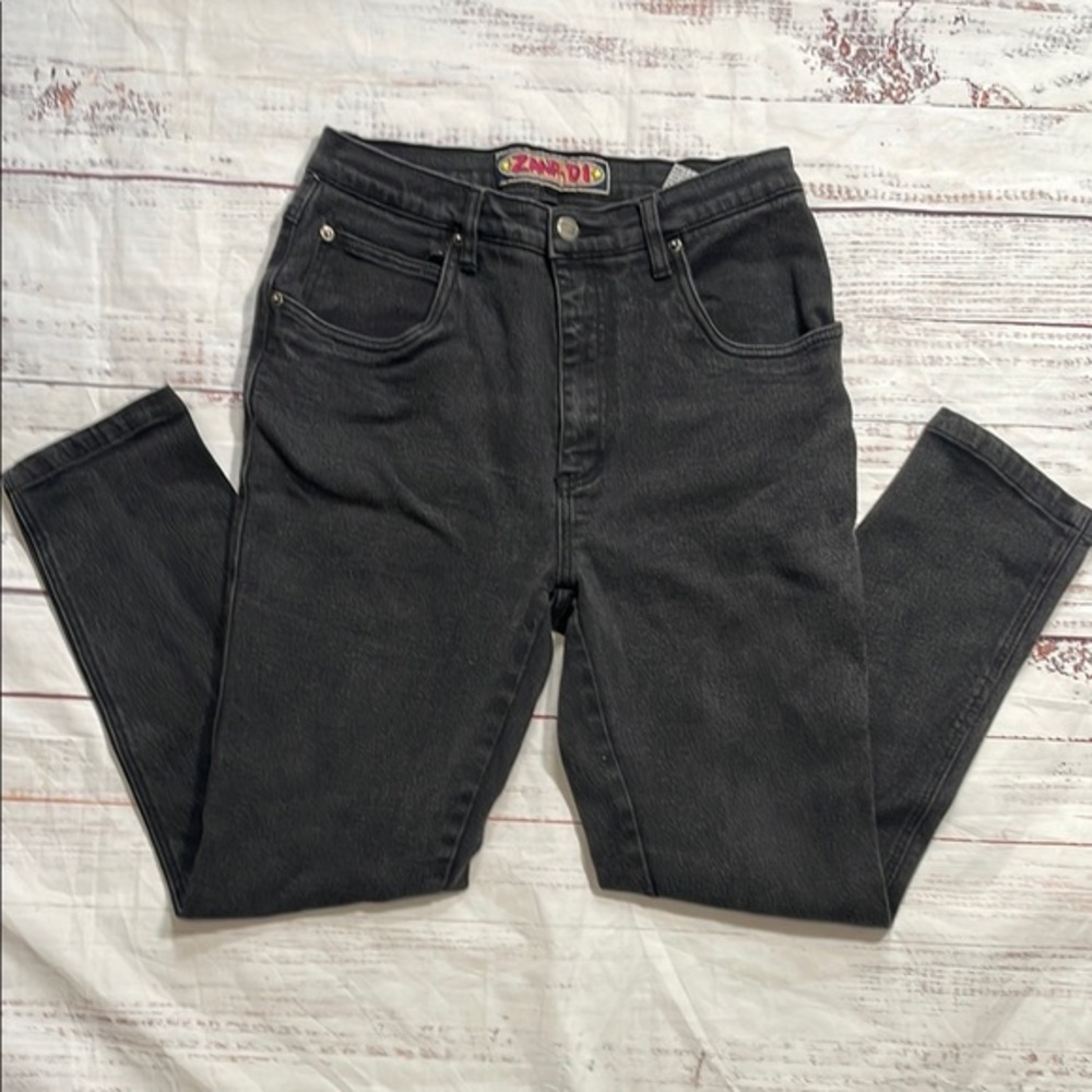 Zanadi Black Relaxed Jeans with Modern Style